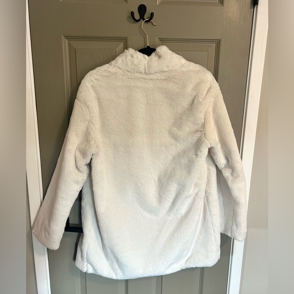 Express white/cream faux fur coat - Picture 2 of 5